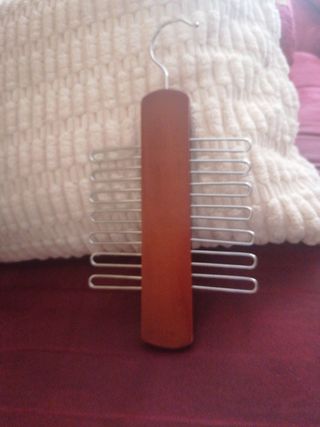 Percha para corbatas - Madera y metal