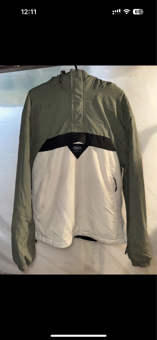 CHAQUETA Pull&Bear verde y blanca Talla M