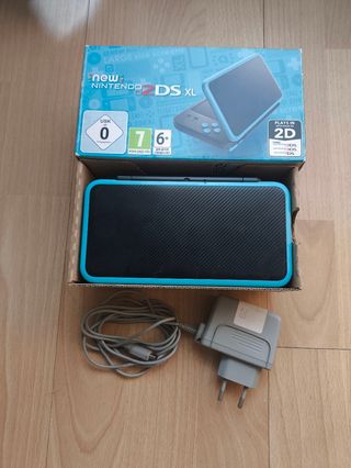 Nintendo 2DS XL negra.