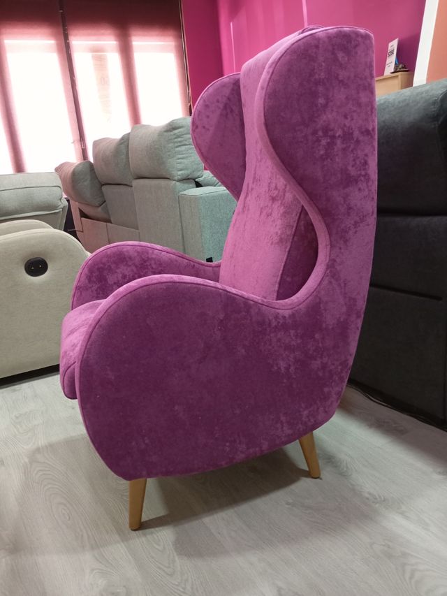 Sillón orejero morado