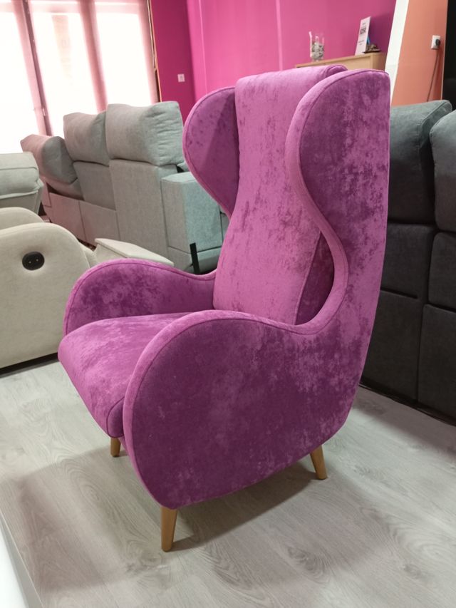 Sillón orejero morado