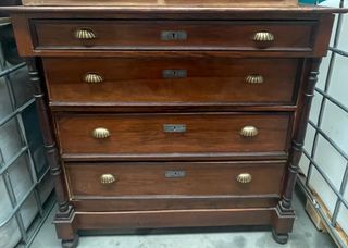 Cómoda antigua de madera