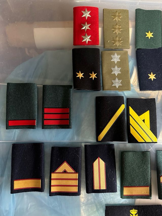 34 Manguitos Militares