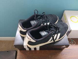 Zapatillas Adidas Neo - Negras y Blancas