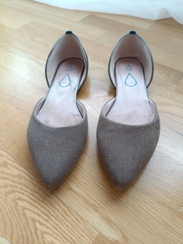 Sandalias planas color beige