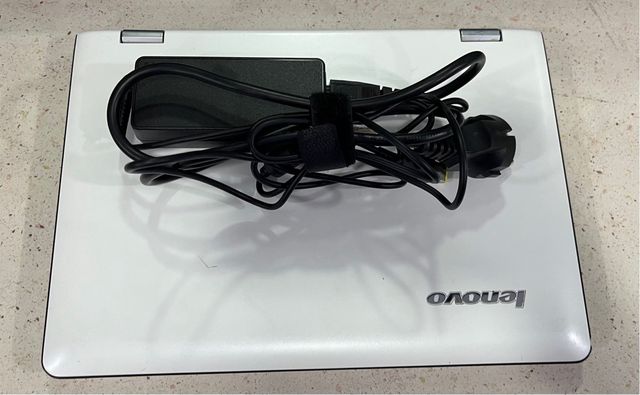 Lenovo Yoga 300 (Pantalla Agrietada)