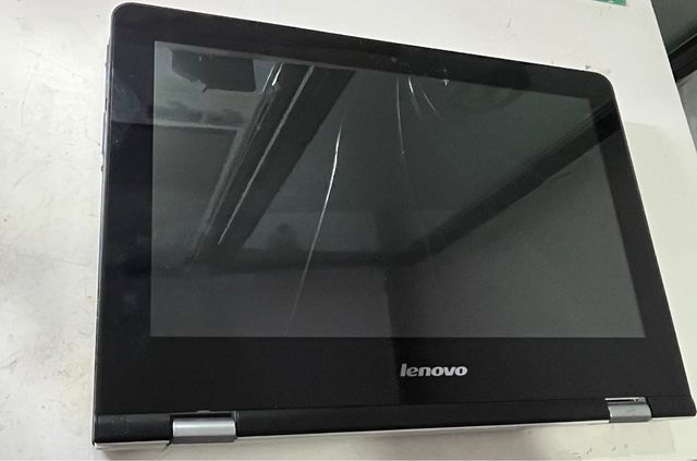 Lenovo Yoga 300 (Pantalla Agrietada)