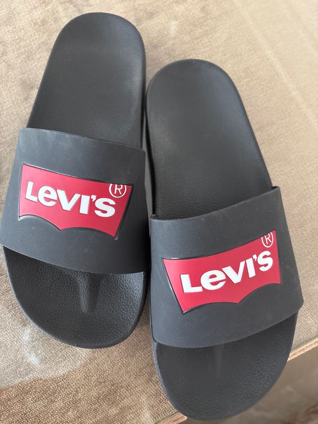 Chanclas Levi's Negras