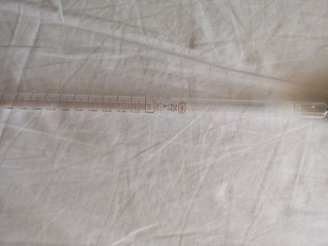 Pipeta graduada + pipeteador macro de laboratorio 