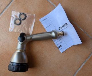 Nuovissima. Pistola da Giardino a getto regolabile
