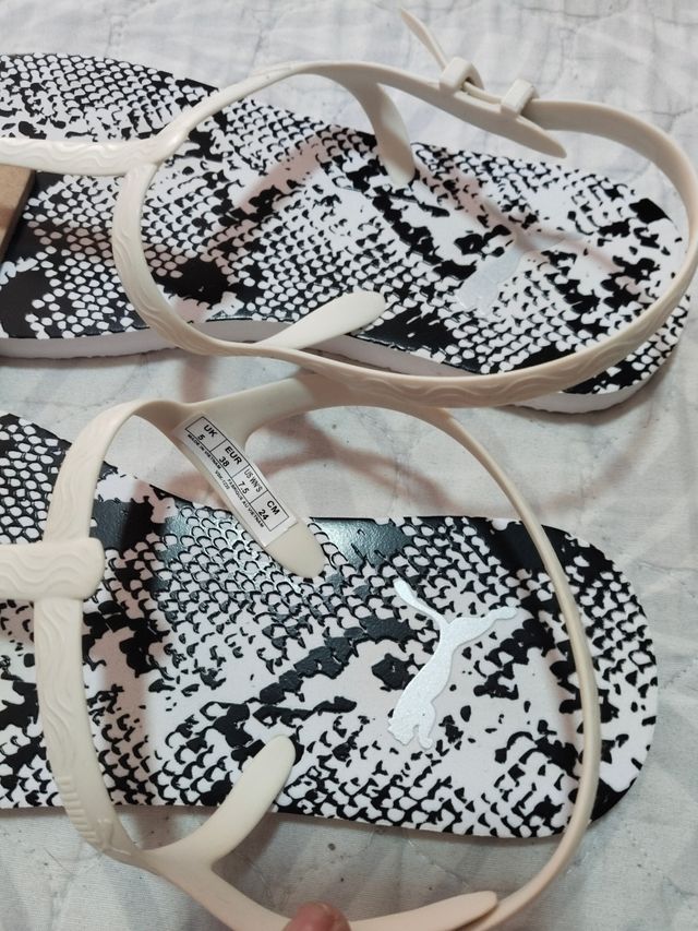 Sandalias Puma blancas y negras talla 38