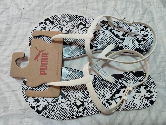 Sandalias Puma blancas y negras talla 38