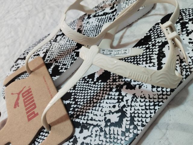 Sandalias Puma blancas y negras talla 38