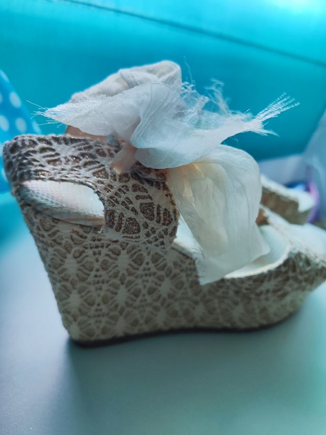 Cuñas doradas crochet