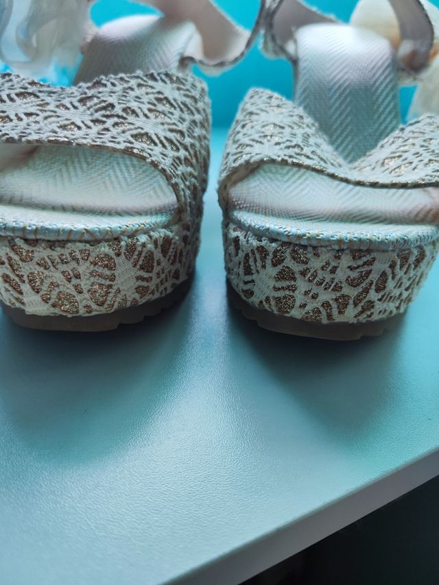 Cuñas doradas crochet