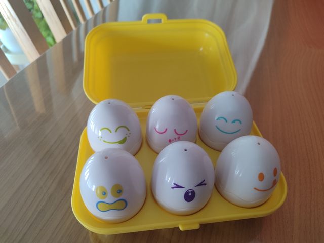 Pack - Huevos encajables Tomy bebé y dos puzzles