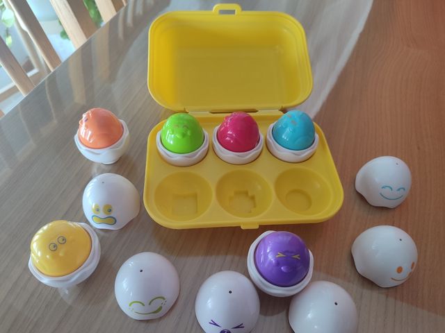 Pack - Huevos encajables Tomy bebé y dos puzzles