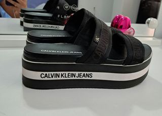 Sandalias Calvin Klein - Negras venta en persona 