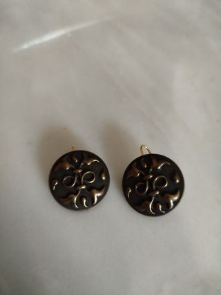 Pendientes redondos marrones y dorados