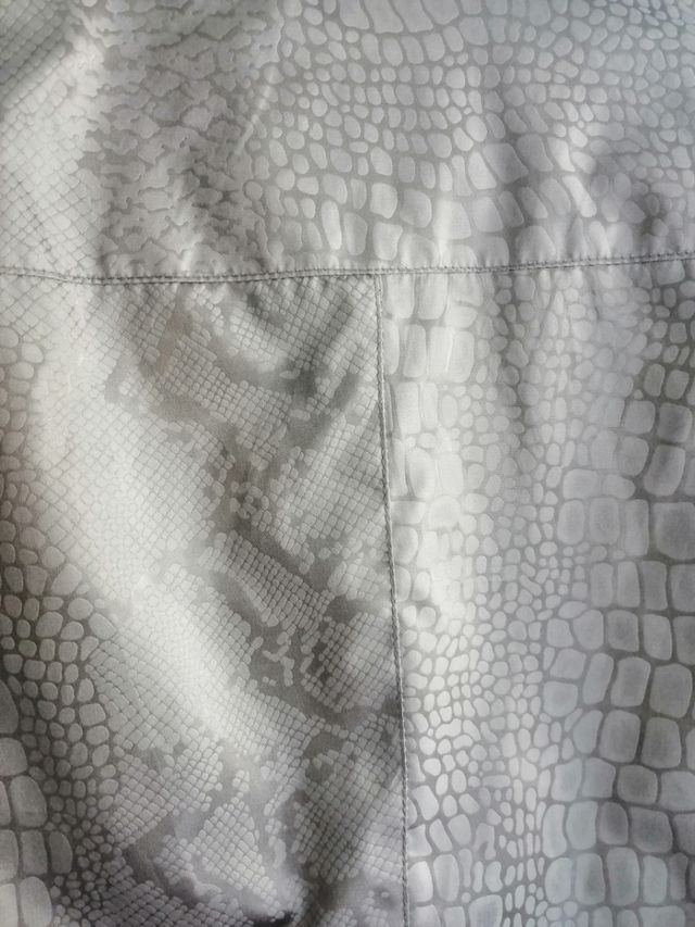 Chaqueta Nuria Vilardaga Gris Plata, da para 42.