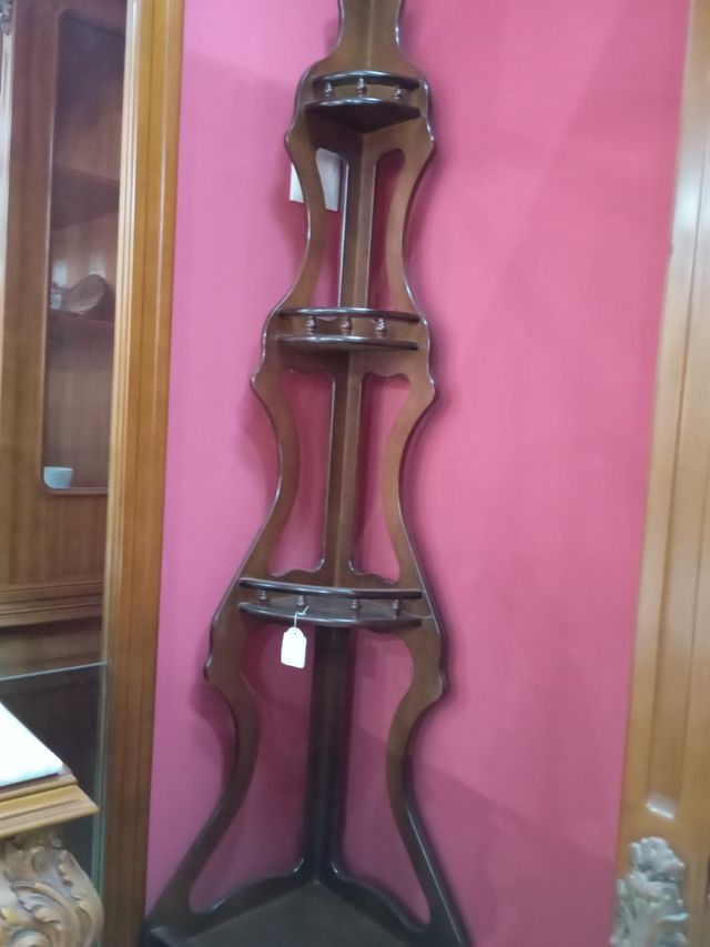 Rinconera clásica de madera