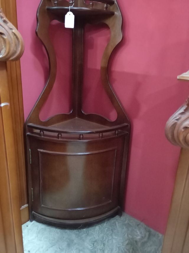 Rinconera clásica de madera