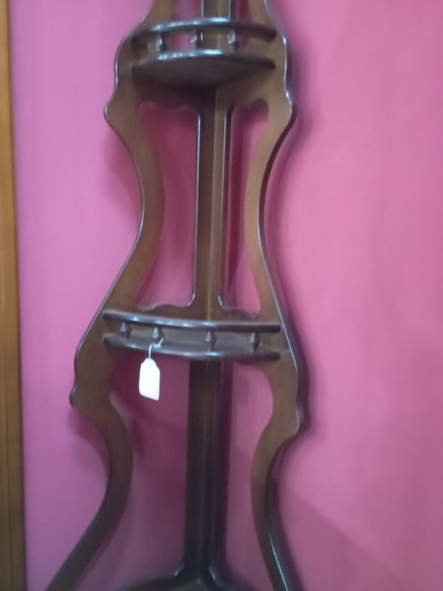 Rinconera clásica de madera