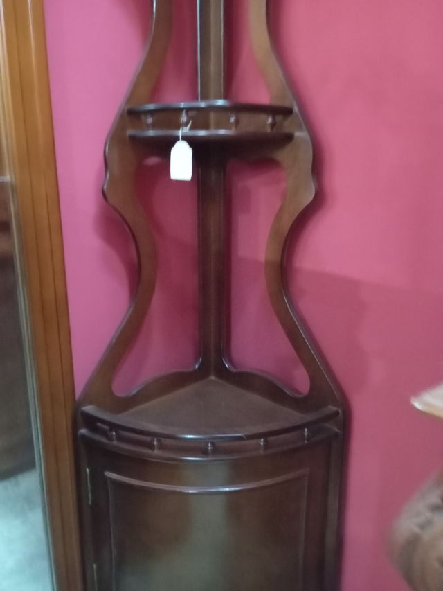 Rinconera clásica de madera