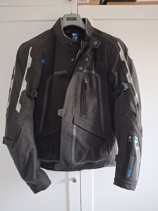Chaqueta moto BMW enduro. 