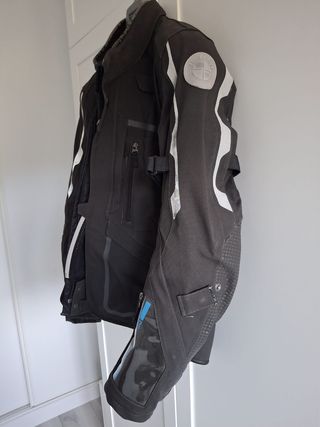 Chaqueta moto BMW enduro. 