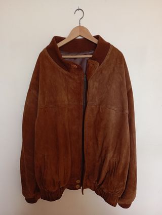 Chaqueta ante marrón chico y hombre