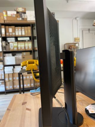 MONITOR 24" CON BASE GIRATORIA, EXCELENTE ESTADO