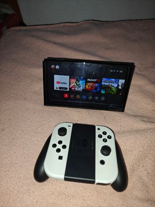Nintendo Switch OLED bianco e nero