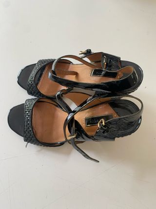 Sandalias negras tacón