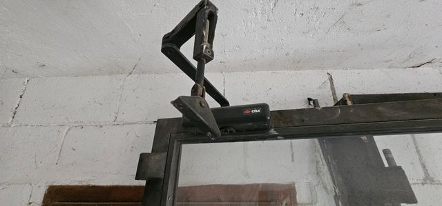 Puerta entrada negocio, o comunidad