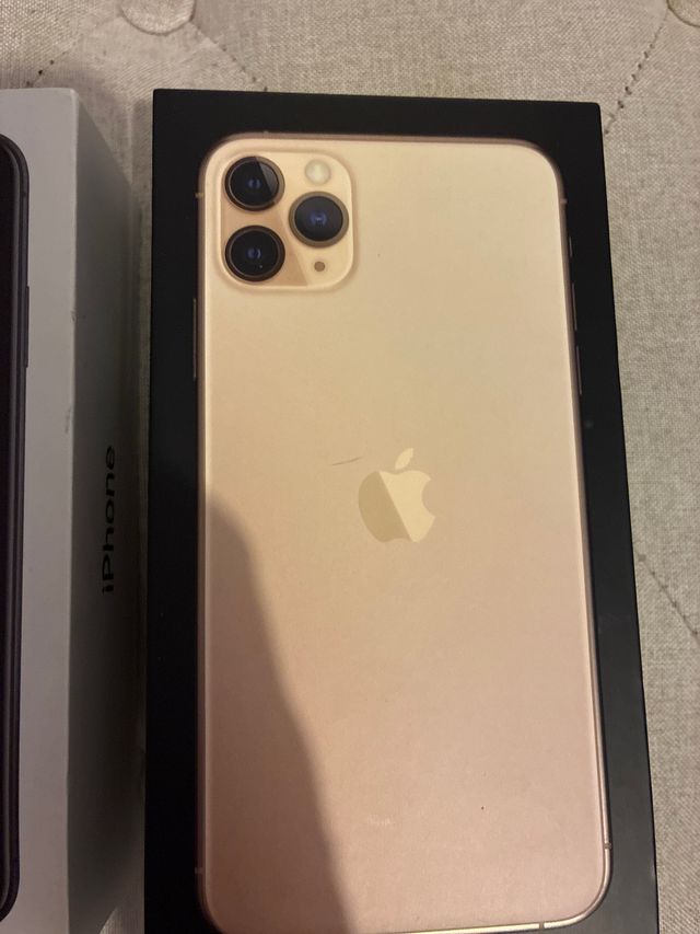 2 Cajas iPhone: 11 pro Max y 12