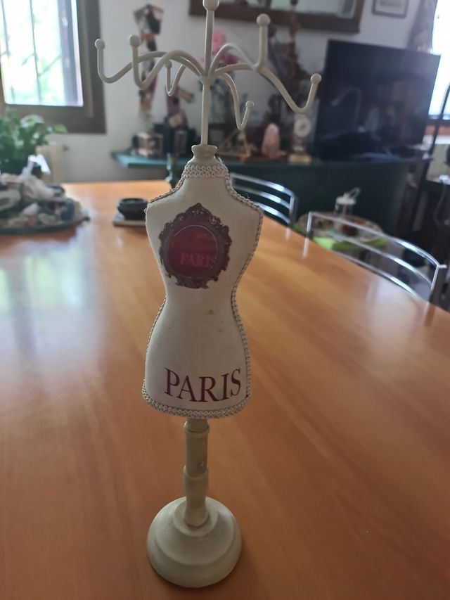 Espositore collane shabby chic beige vintage