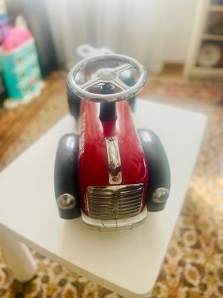 Correpasillos antiguo rojo