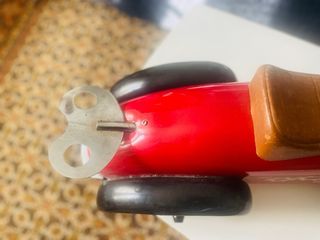 Correpasillos antiguo rojo