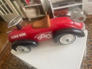 Correpasillos antiguo rojo