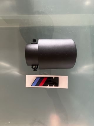 Pegatina BMW M + Regalo cola de escape universal