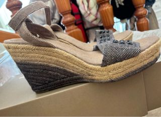 Sandalias planas multicolor plata