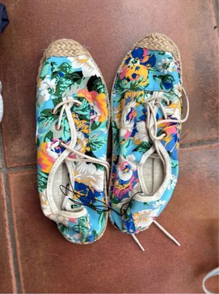 Sandalias planas multicolor plata