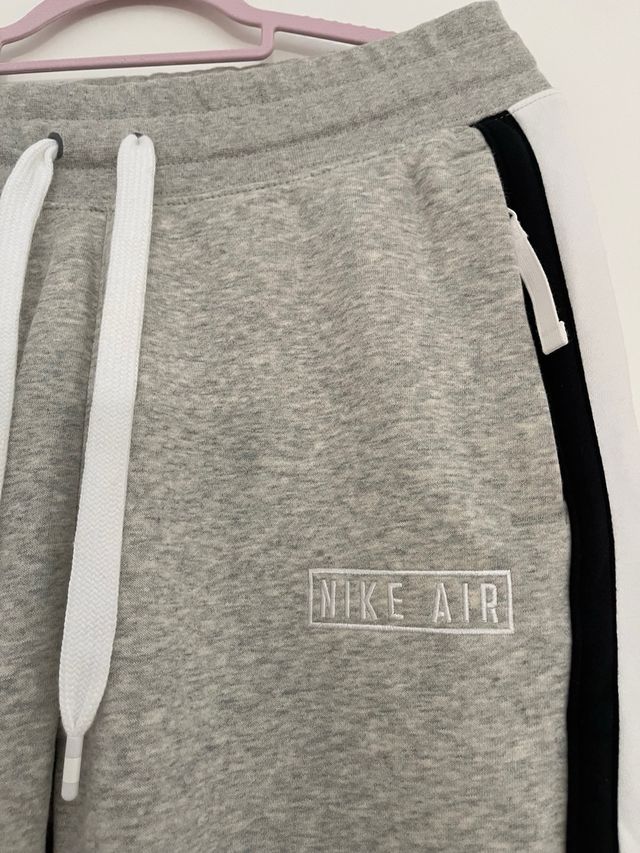 Pantalones Nike Air - Gris, negro y blanco.