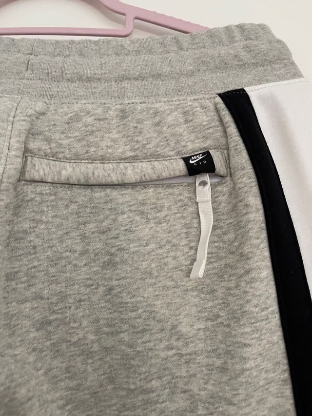 Pantalones Nike Air - Gris, negro y blanco.