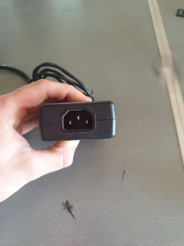 Cargador LI SHIN 12V 1.5A