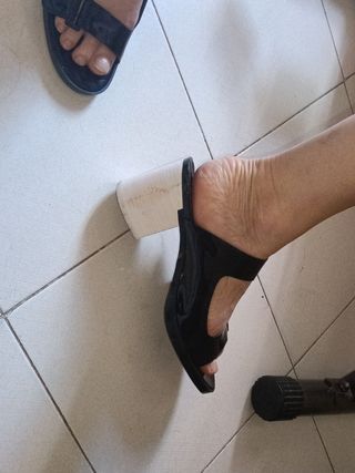 Sandalias tacón charol negras