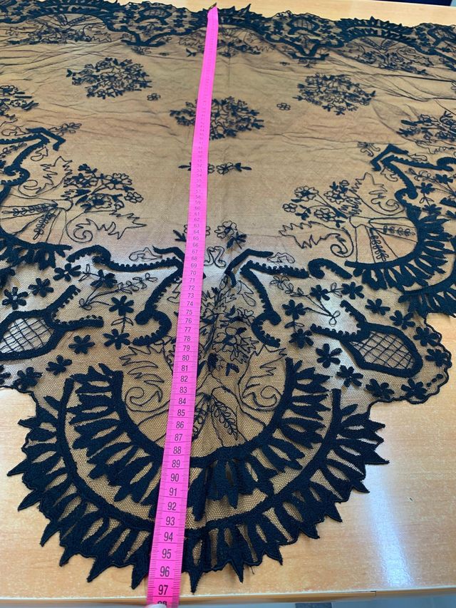 Mantilla negra 96cm x 138cm x 160cm