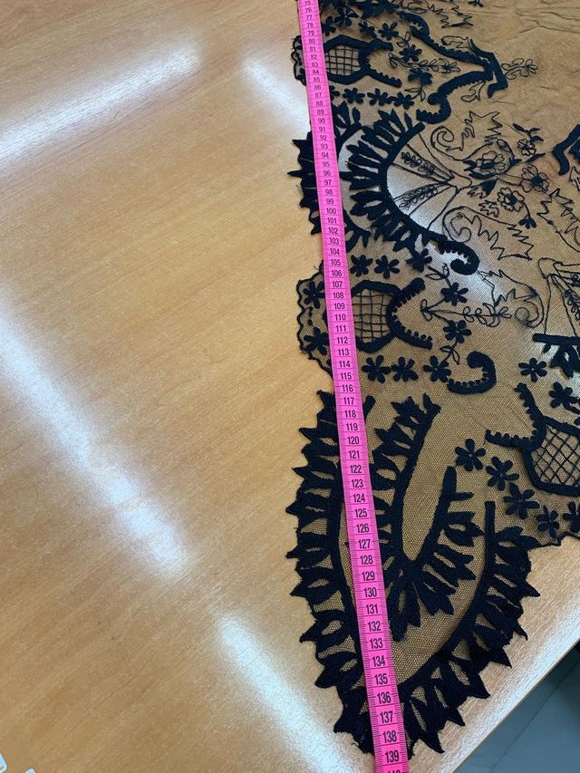 Mantilla negra 96cm x 138cm x 160cm