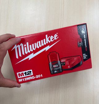 Milwaukee M12: Batería y Cargador